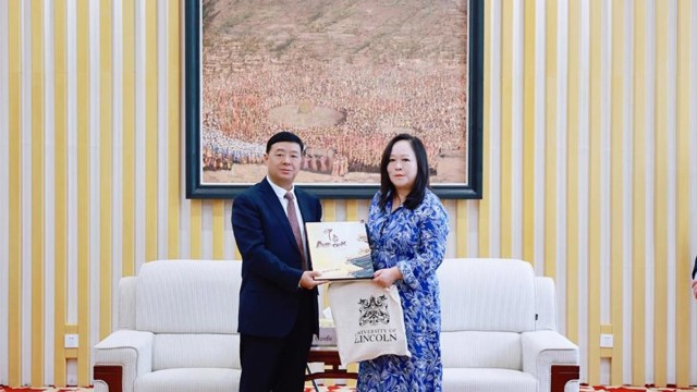深化两校合作共促联合学院高质量发展英国林肯大学代表团访问贵州民族大学